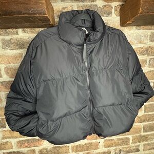 Fabletics Black Puffer Jacket with Quilted Design